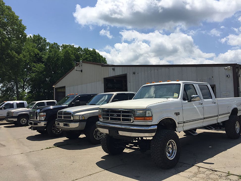 Tennessee Shop Finds Niche In Light Duty Pickup Truck Service Vehicle Service Pros