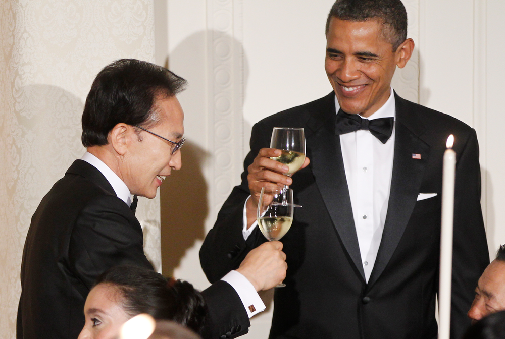 101411obamaleefreetradeagreeme 10430313