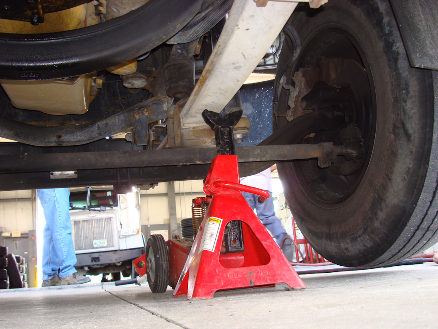 Educating technicians on the risks of using jacks and jack stands