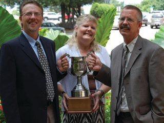 Eaton part of hybrid bus team recognized for 'Visionary Leadership'