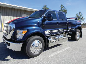 Darrell Gwynn Foundation uses auction to raise money to help with treatment and prevention of spinal cord injuries.