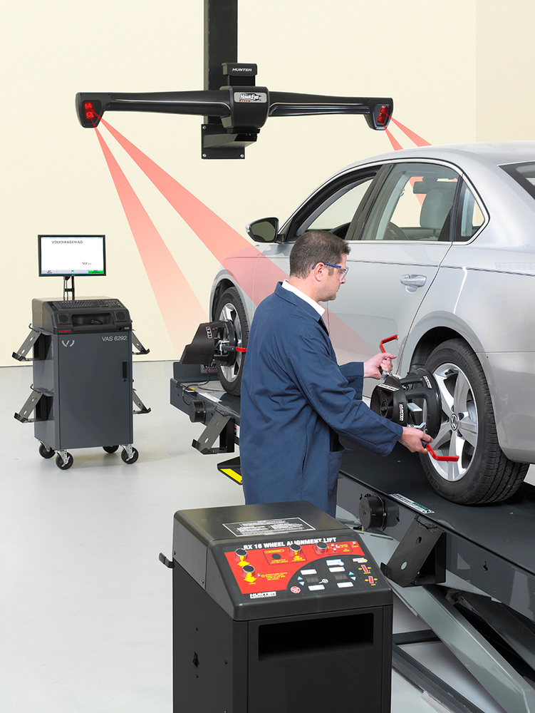 Hawkeye Elite uses four precision cameras to measure the position and orientation of targets mounted to each wheel using Hunter's patented QuickGrip adaptors.