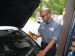 Alex Portillo using the Fluke VT02 on a 2008 BMW X3. Alex Portillo using the Fluke VT02 on a 2008 BMW X3.