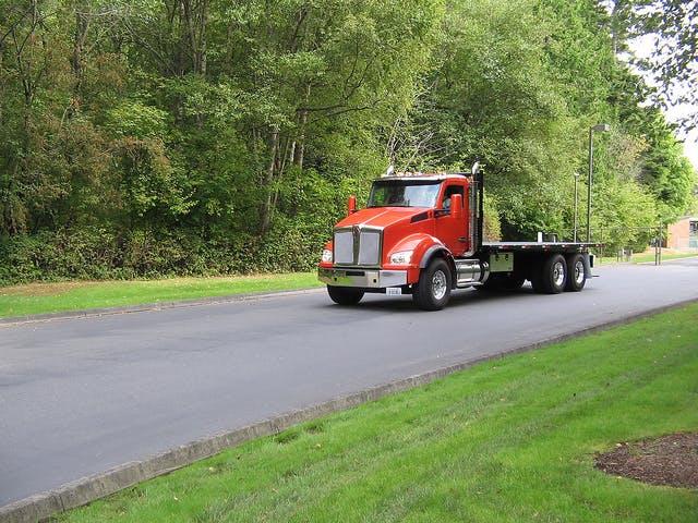 The Kenworth T880 is standard with the PACCAR MX-13 engine rated up to 500 hp and 1,850 lb/ft of torque.