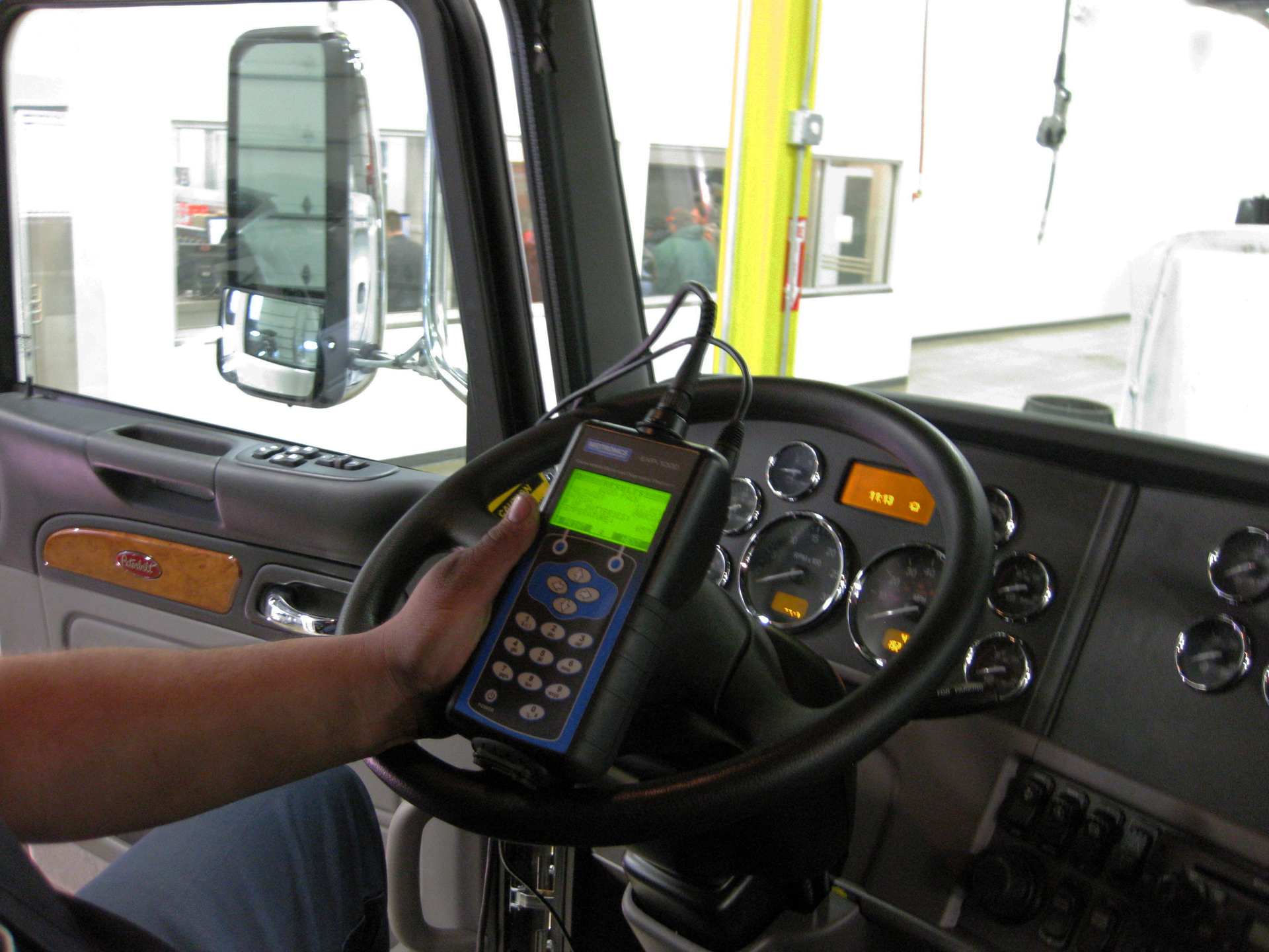 The Midtronics EXP-1000 HD Heavy Duty Expandable Electrical Diagnostic Platform in use.