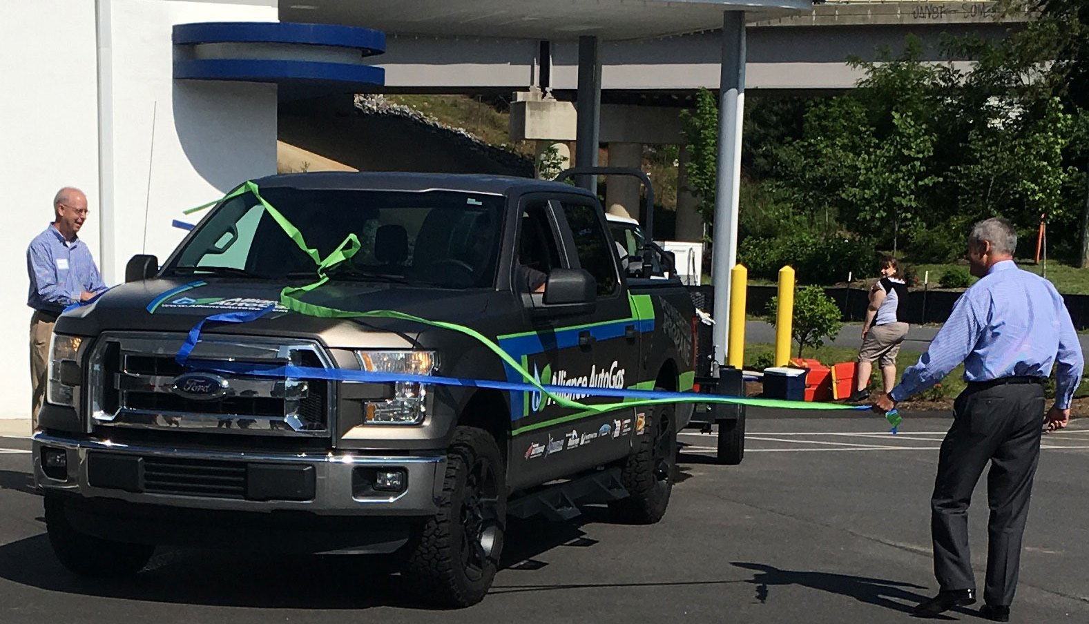 Truck arrival 574759c84d7f2