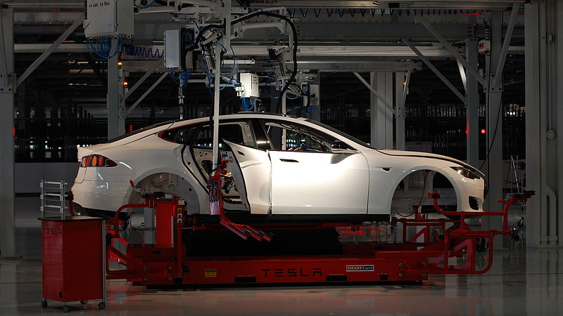 Tesla shifts body shop repair training online, will offer refunds