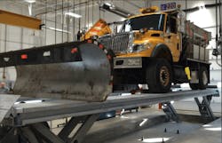 Flush mounting allows heavy duty vehicles with particularly low ground clearance to easily drive directly onto the SKYLIFT.
