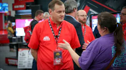 Mac Tools President Ken Hartman talks with a show-goer.