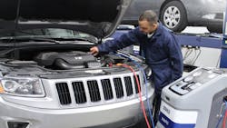 A major advantage for an internal refrigerant identifier is that it is fully integrated into the machine. A major advantage for an internal refrigerant identifier is that it is fully integrated into the machine.