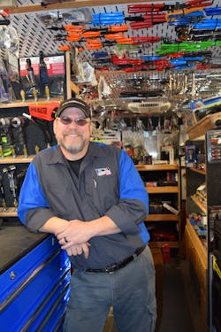 Decatur-based independent distributor Jeff Cothren has been in the mobile tool selling business since 1991, becoming an independent in 2001. Decatur-based independent distributor Jeff Cothren has been in the mobile tool selling business since 1991, becoming an independent in 2001.