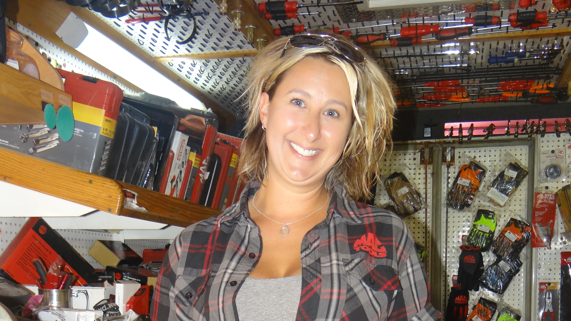 Mac distributor Carrie Lake services a rural route in Michigan.