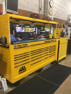This Mac Tools Macsimizer Series box is 8’ long by 6’ high. It features a hutch and matching Snap-on tool cart. This Mac Tools Macsimizer Series box is 8’ long by 6’ high. It features a hutch and matching Snap-on tool cart.