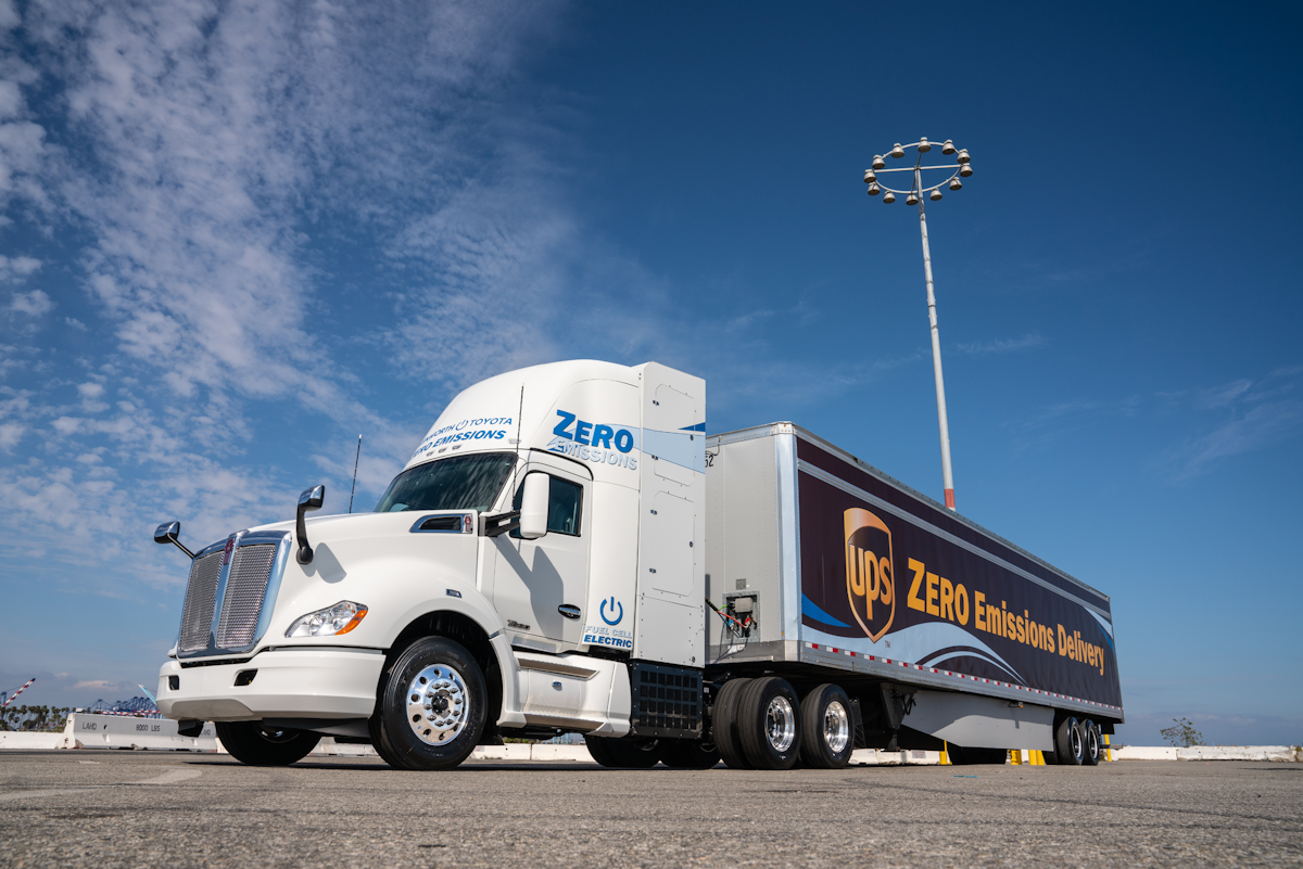 Kenworth T680 with integrated Toyota hydrogen fuel cell technology featured at Port of Los