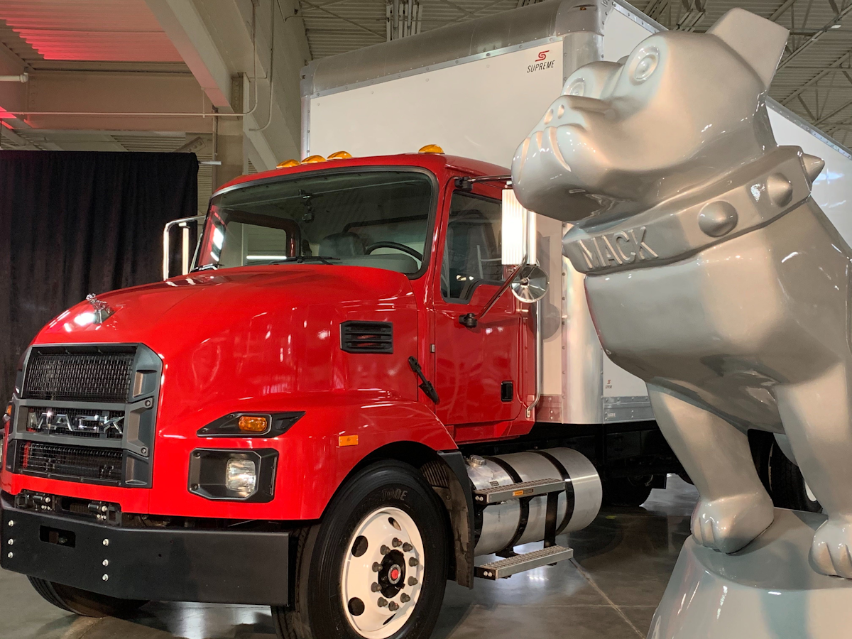 Mack Trucks Грузовики 2020