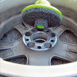 The Inner Rim Cleaner by Mueller-Kueps is designed to remove corrosion and rust from the mounting face and center hole of aluminum rims.