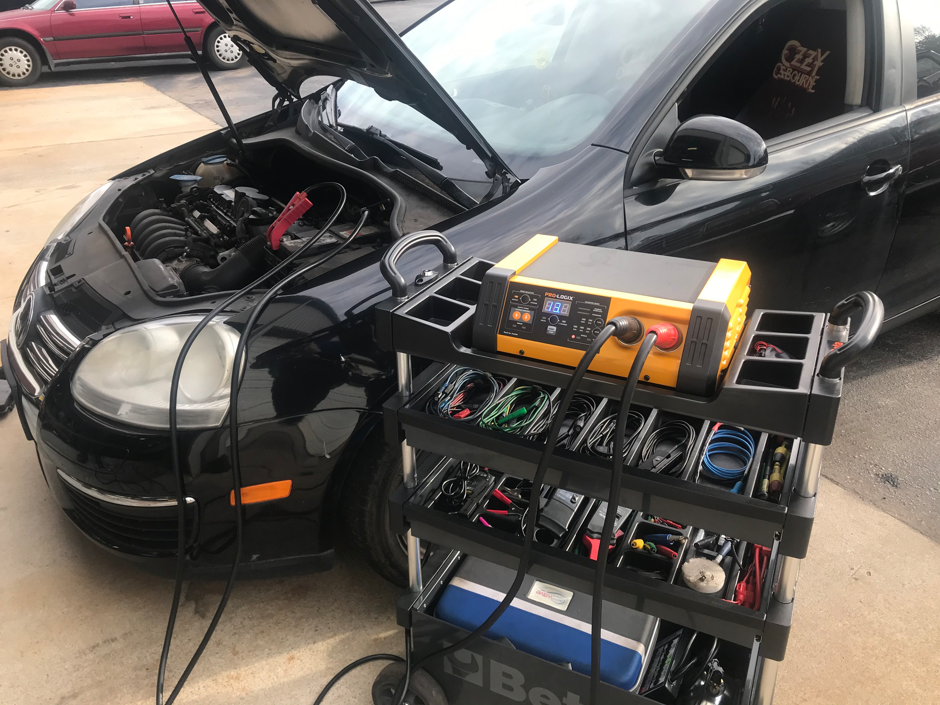 charge car battery with 12v power supply