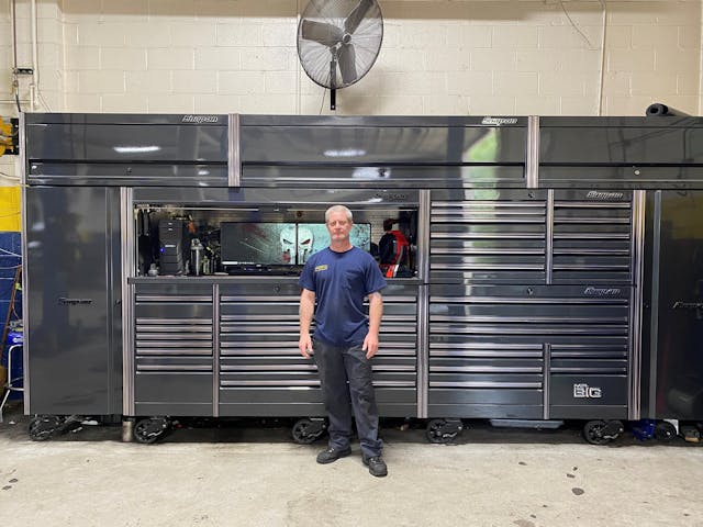 Snap on big online wheel tool box