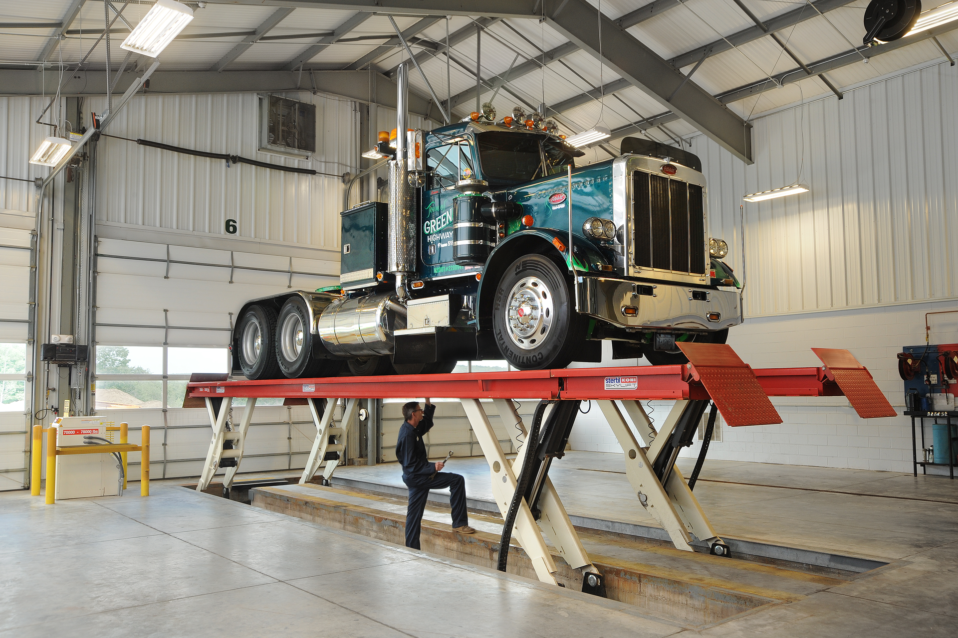 Safe And Efficient Lifting | Vehicle Service Pros