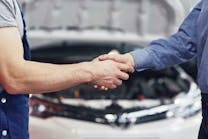 Bbcc6821 Husband Car Mechanic Woman Customer Make Agreement Repair Car 10a706t00000000000001o