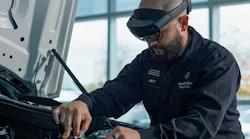 Mercedes-Benz shop foreman Joey Lagrasta uses the Microsoft HoloLens 2 device and Mercedes-Benz Virtual Remote Support.