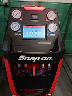 Figure 2: Snap-on PolarTek EEAC334B dual machine. Figure 2: Snap-on PolarTek EEAC334B dual machine.