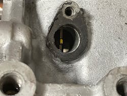 Figure 8: The engine was rotated so that the crankshaft’s single reluctor tooth was positioned as recognized by the CKP sensor. The CMP signal will be referenced now. Figure 8: The engine was rotated so that the crankshaft’s single reluctor tooth was positioned as recognized by the CKP sensor. The CMP signal will be referenced now.