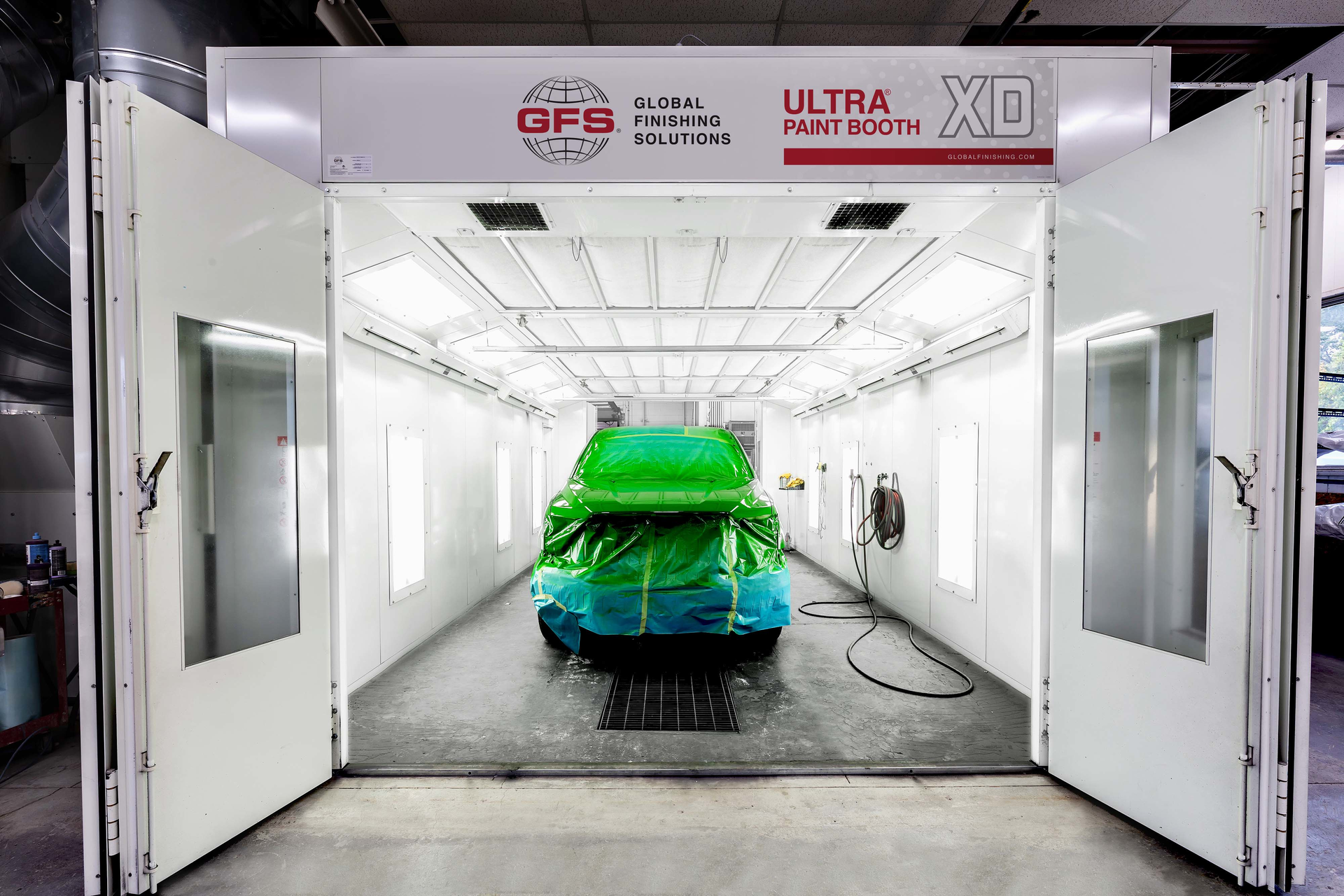 Ultra XD Paint Booth Vehicle Service Pros