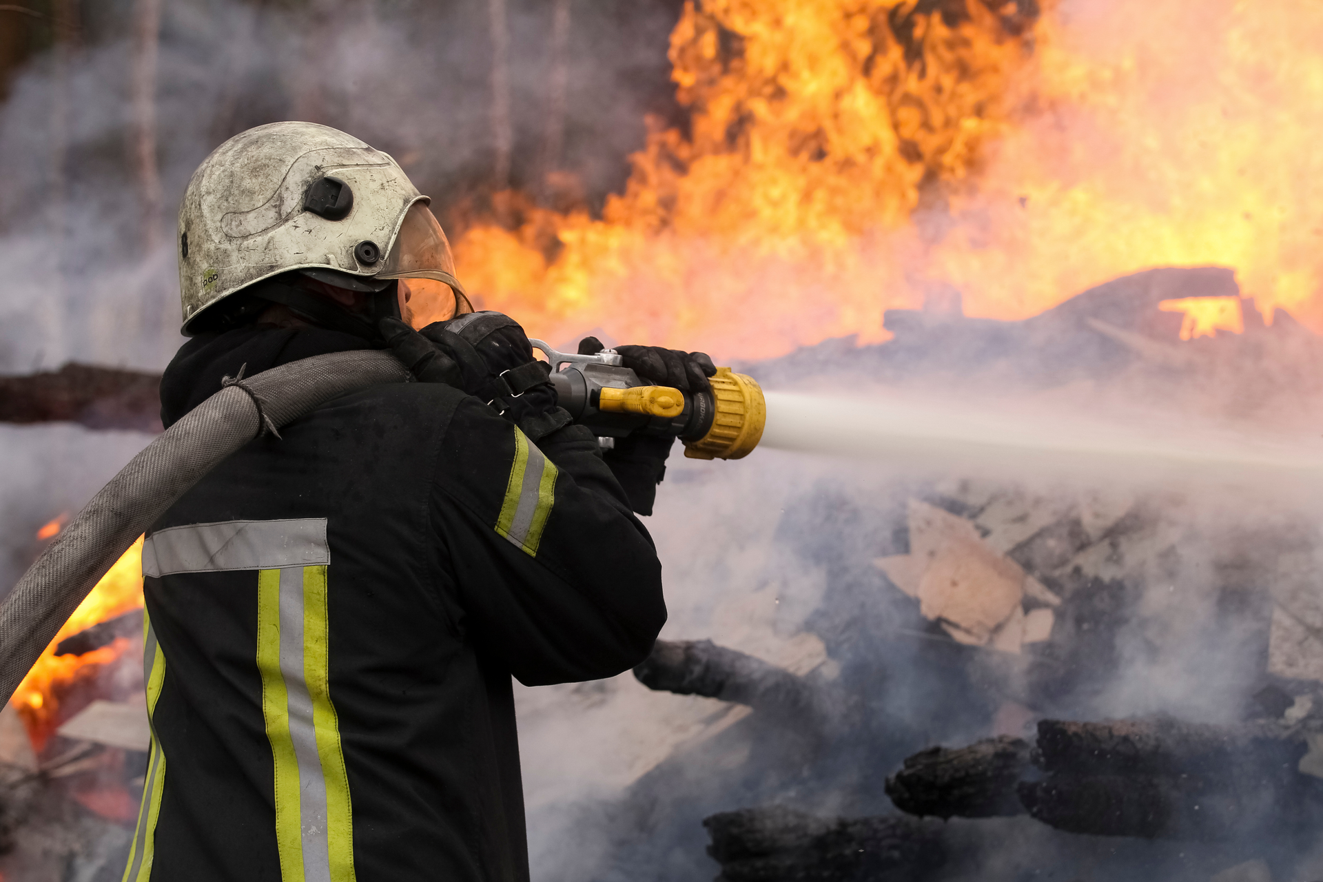 Fire destroys two Chicago auto repair shops