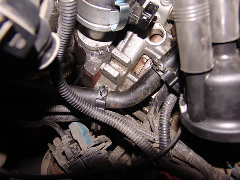 Figure 3 - Photo of the TDC mark on the flywheel & the distributor not in the correct position.
