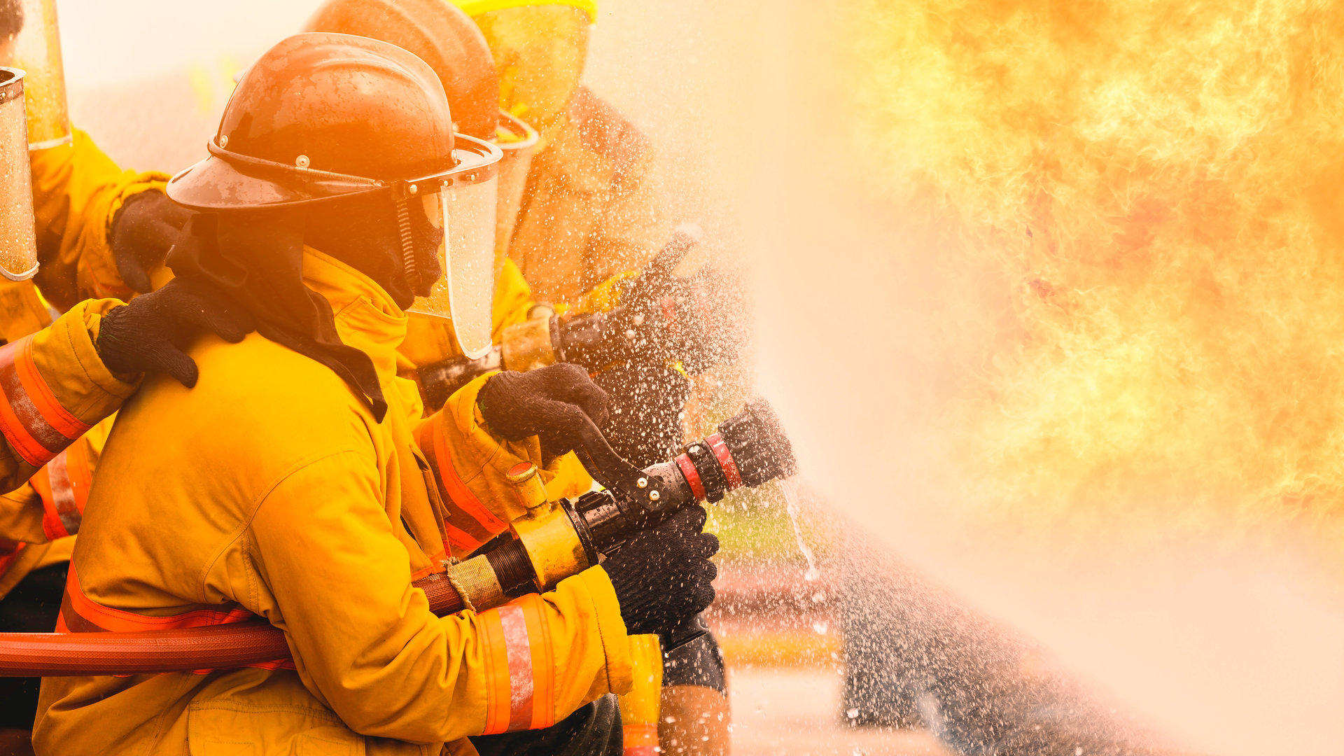 Large fire breaks out at Phoenix auto repair shop