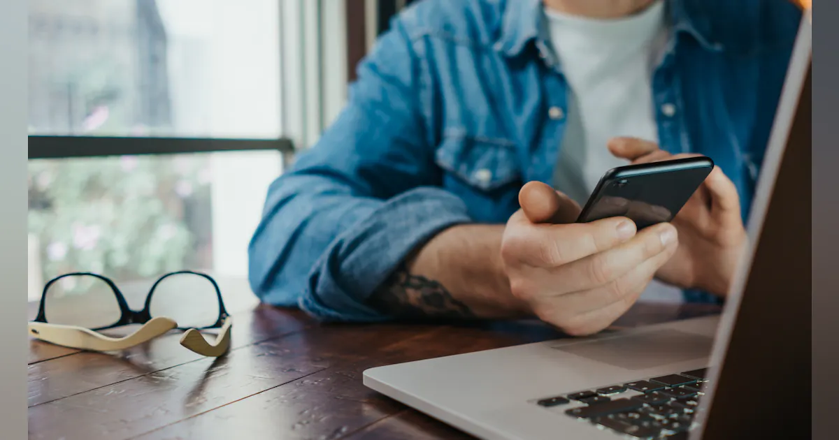 Phone Using Productive 5 ways smartphones can boost your productivity | Vehicle Service Pros