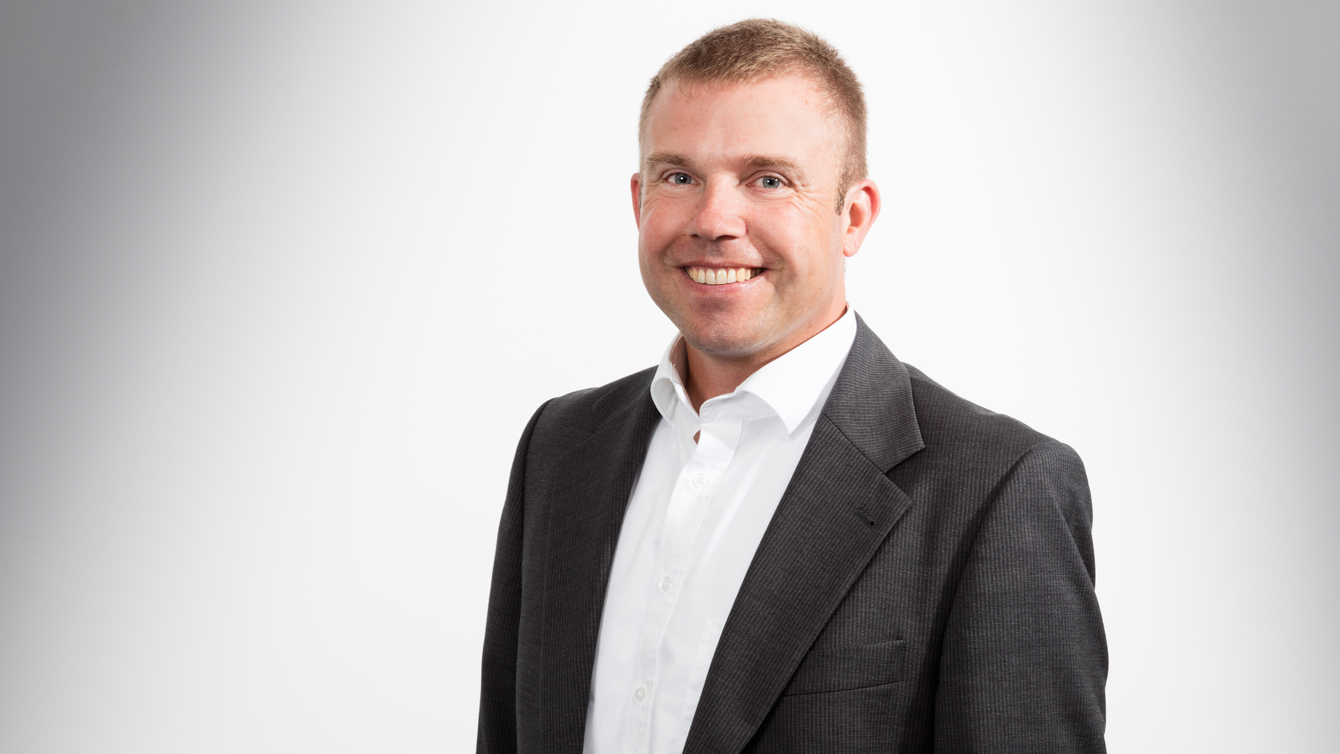 Dr. Peter Szarafinski