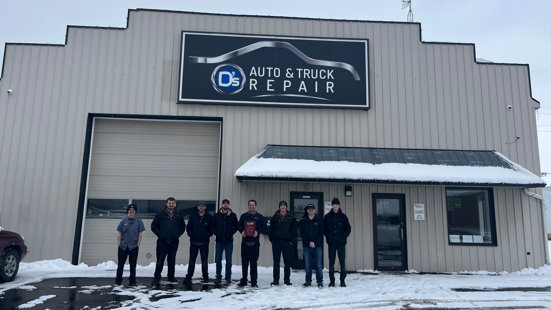 D&rsquo;s Auto & Truck Repair, in Holland, Mich., is a three-time winner. From l. are Justin Caauwe, Jake Portenga, Tony Meyer, Dave Mastej, Owner Daris DeGroot, Andrew Stewart, Donovan Bursma and Trevor Burie.