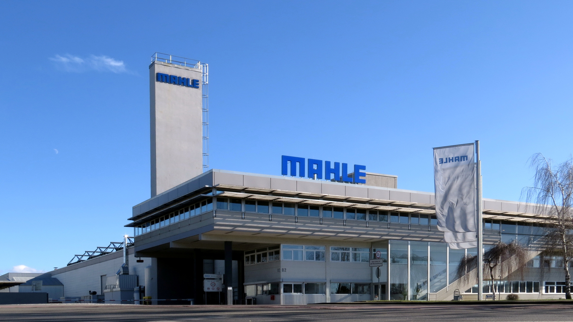An important milestone in its CO2 roadmap reached: Since the end of 2021, all German MAHLE production locations have been carbon-neutral regarding Scope 1 and 2 emissions. The picture shows the MAHLE plant in Muehlacker,Germany.