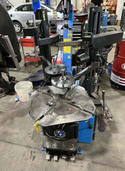 Figure 1 – Atlas TC755 Tilt-Back Rim-Clamp Tire Changer Figure 1 – Atlas TC755 Tilt-Back Rim-Clamp Tire Changer