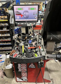 Figure 3 – Hunter GSP9700 Wheel Balancer Figure 3 – Hunter GSP9700 Wheel Balancer