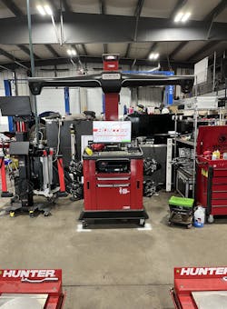 Figure 6 – Hunter HawkEye Elite aligner with Autel MaxiSYS MS908 ADAS Figure 6 – Hunter HawkEye Elite aligner with Autel MaxiSYS MS908 ADAS