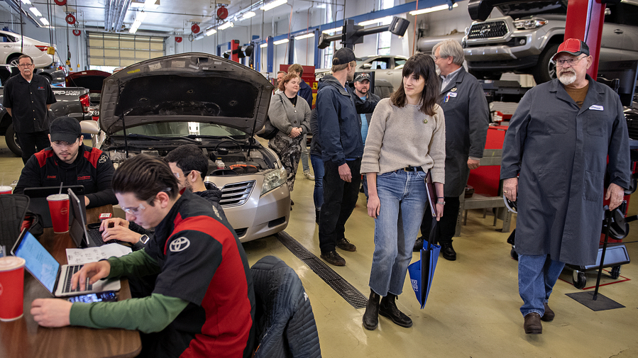 Rep Marie Gluesenkamp Perez, Second From Right, Joins Dannie Nordsiden Of Clark College, Right, On A Tour Of The Auto Shop