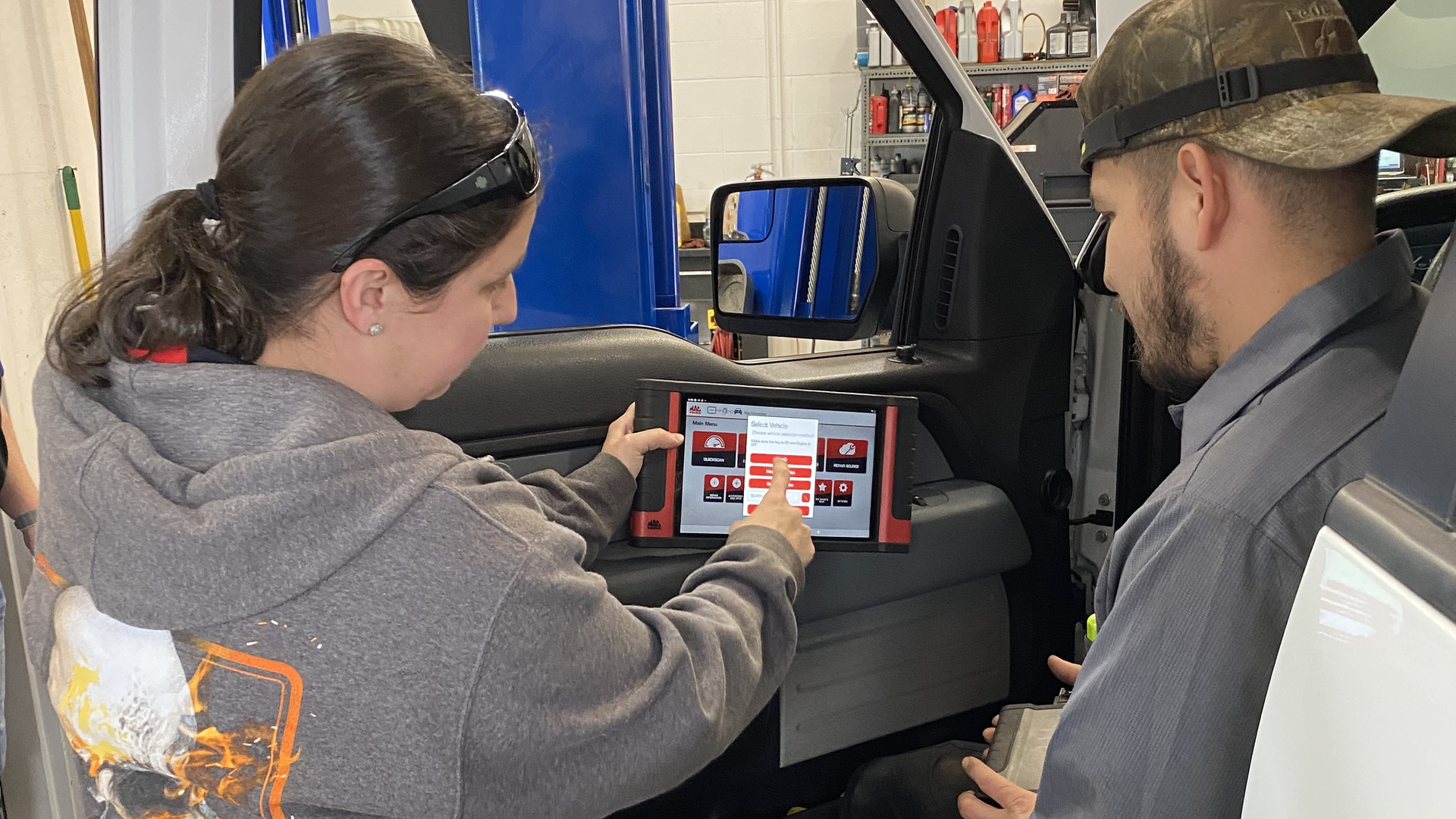 Ed & Maria Lee, Mac Tools