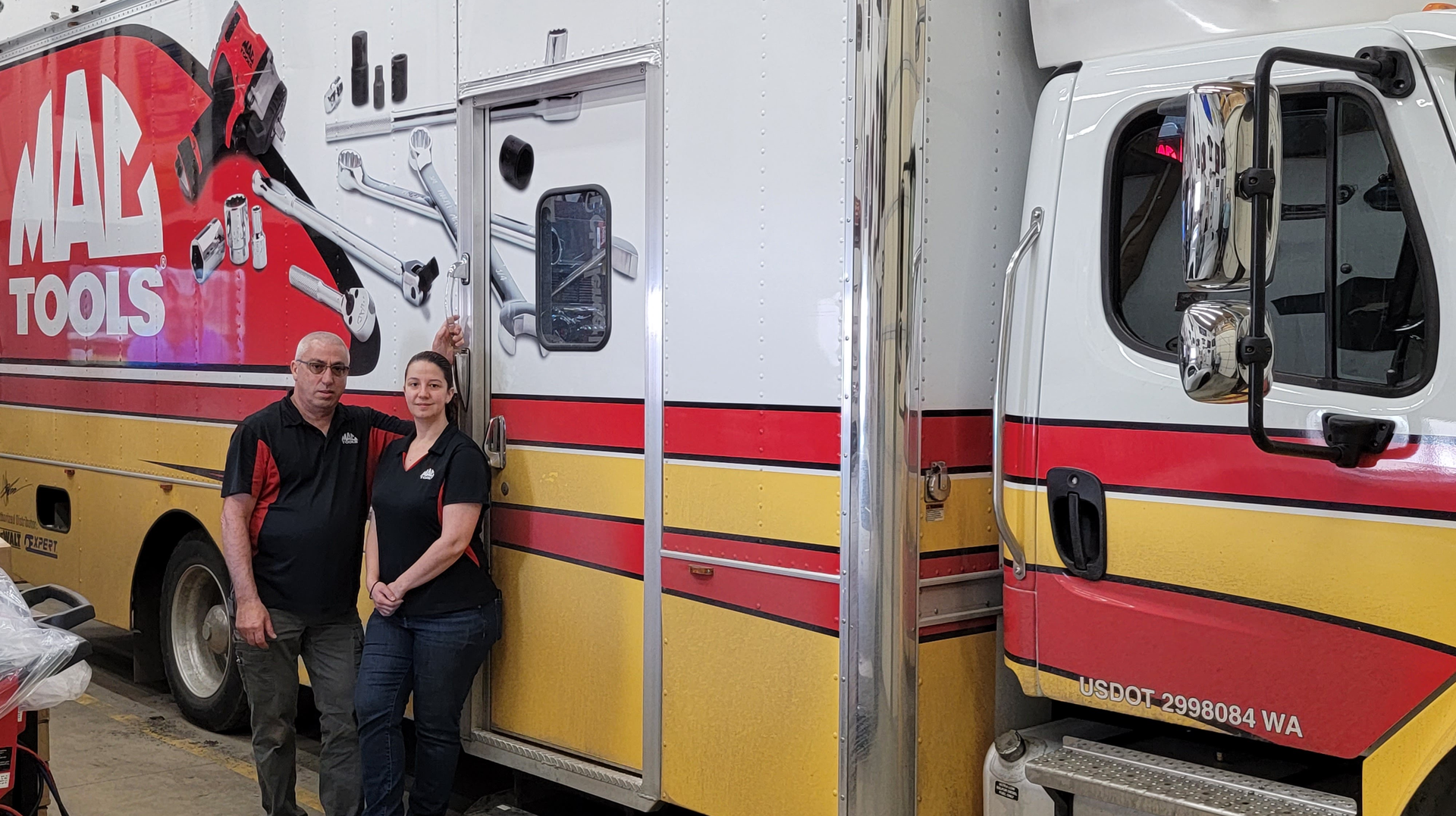 Ed and Maria Lee, Mac Tools