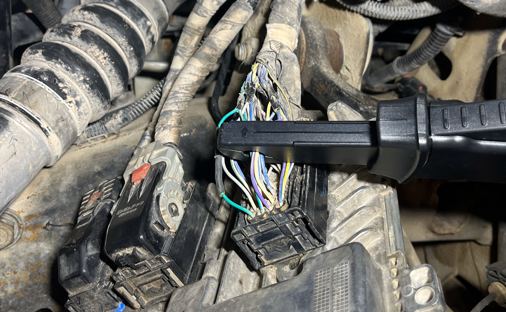 Figure 2- The injectors' current flow is easily monitored by acquiring the data with a current probe at the ECU.