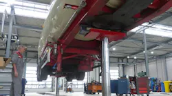 stertil-koni-lift-has-option-for-low-ground-clearance-vehicles