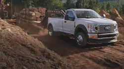C10634321_SUPD_F450_XL_STX_34FrtPs_TowingLumber_mj