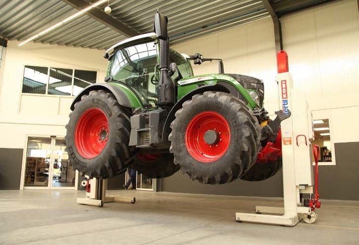 stertil-koni-unveils-multipurpose-fork-adapters-for-mobile-column-lifts