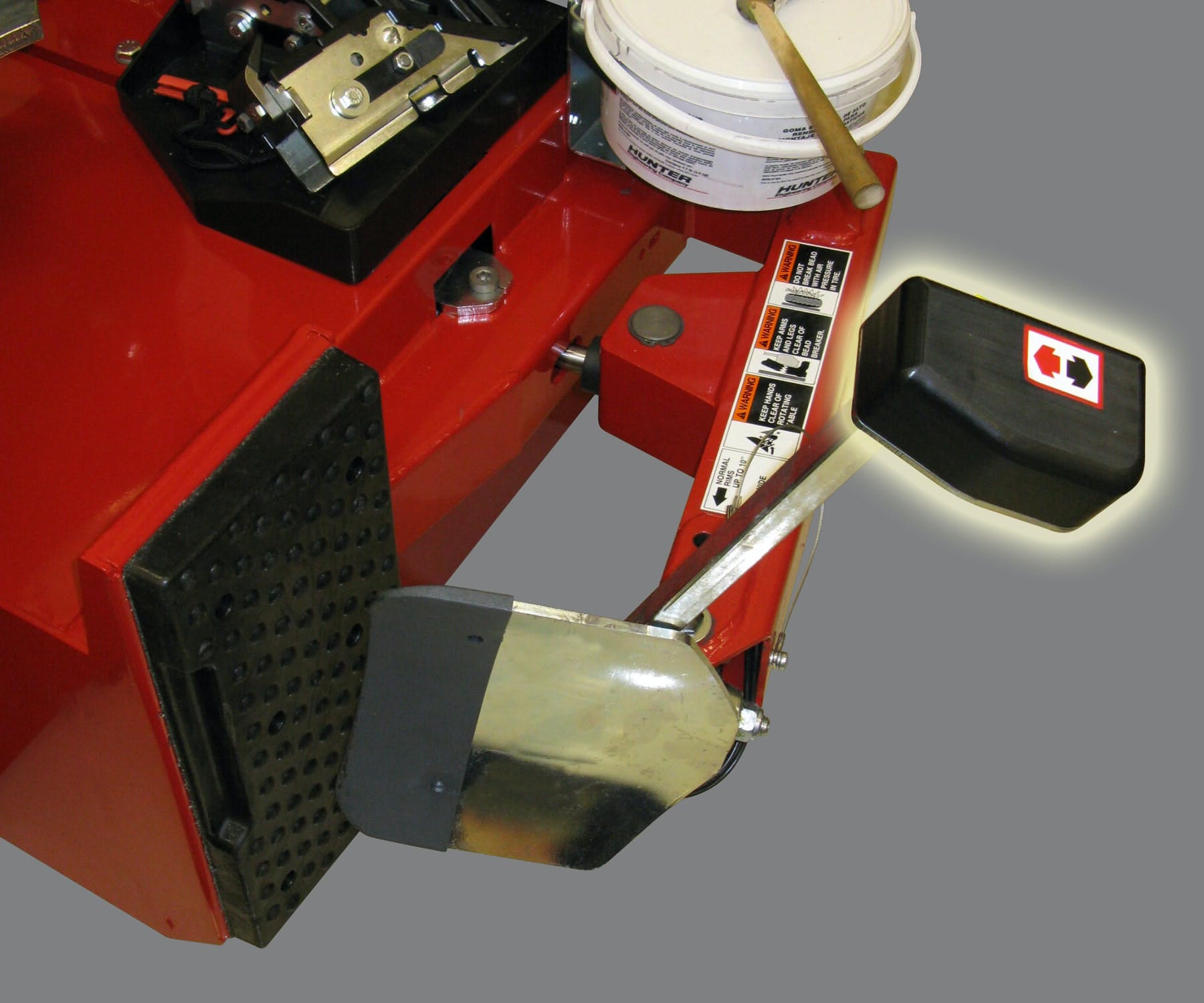 65b81233393c73001eeaba70 Hunterimprovestcx575tirechangersbeadloosener