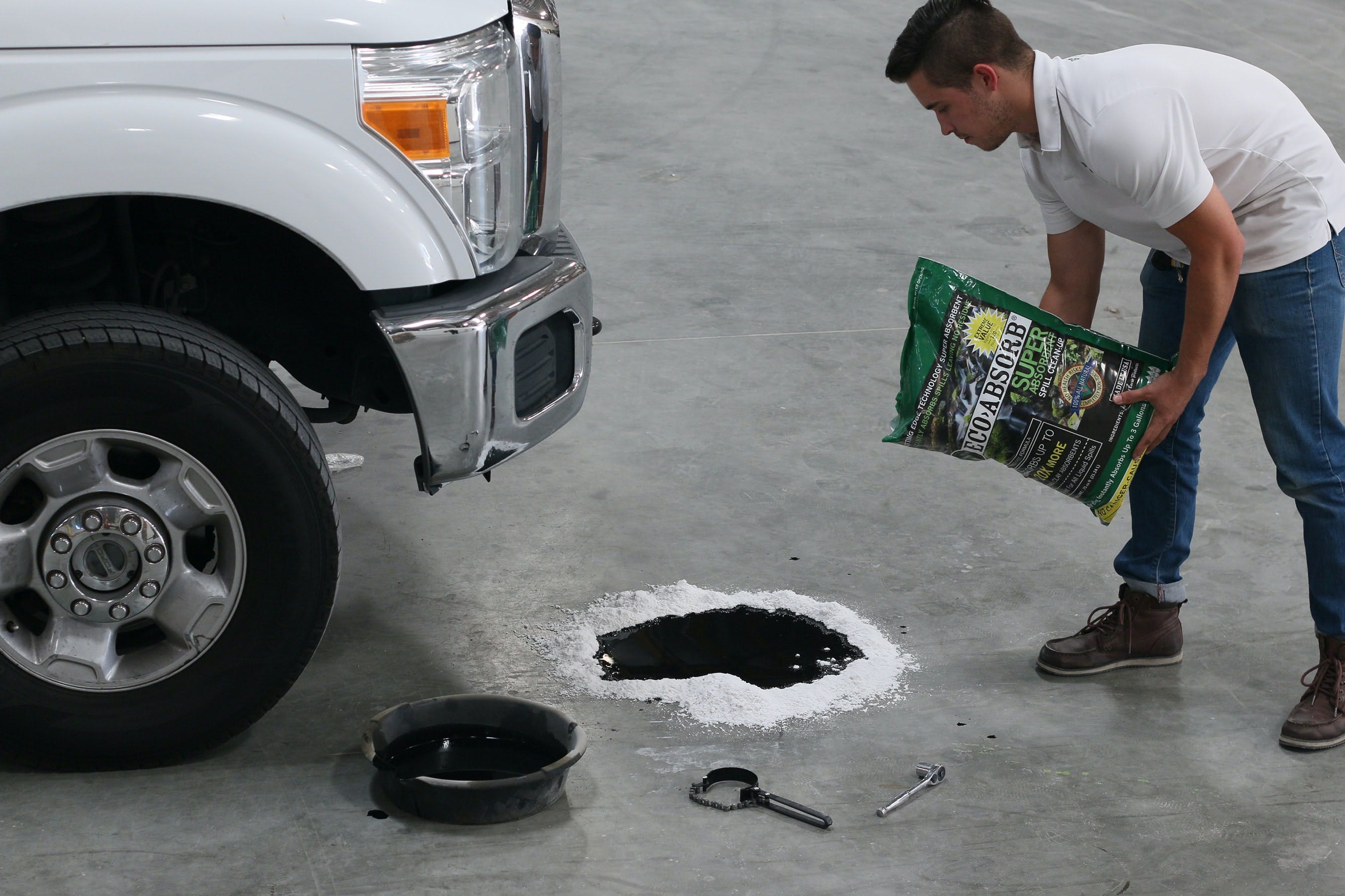 eco-absorb-safely-and-quickly-absorbs-spills