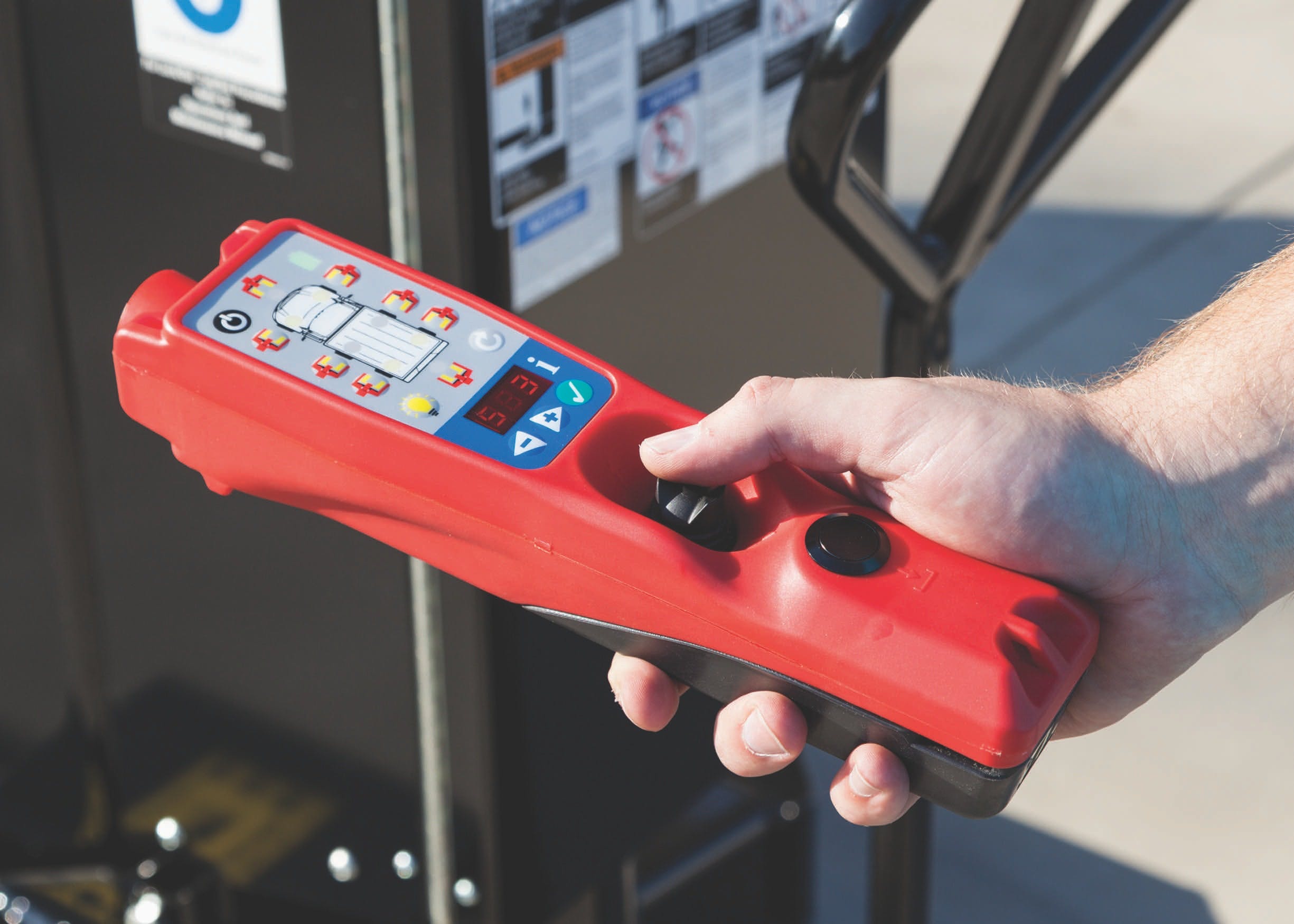 65b81bcf9b5c96001ec4f698 Rotaryliftaddsmobileremotecontrolliftformediumandheavydutyvehicles