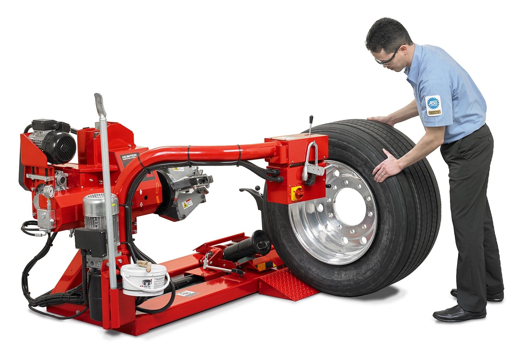hunter-introduces-a-heavy-duty-tire-changer
