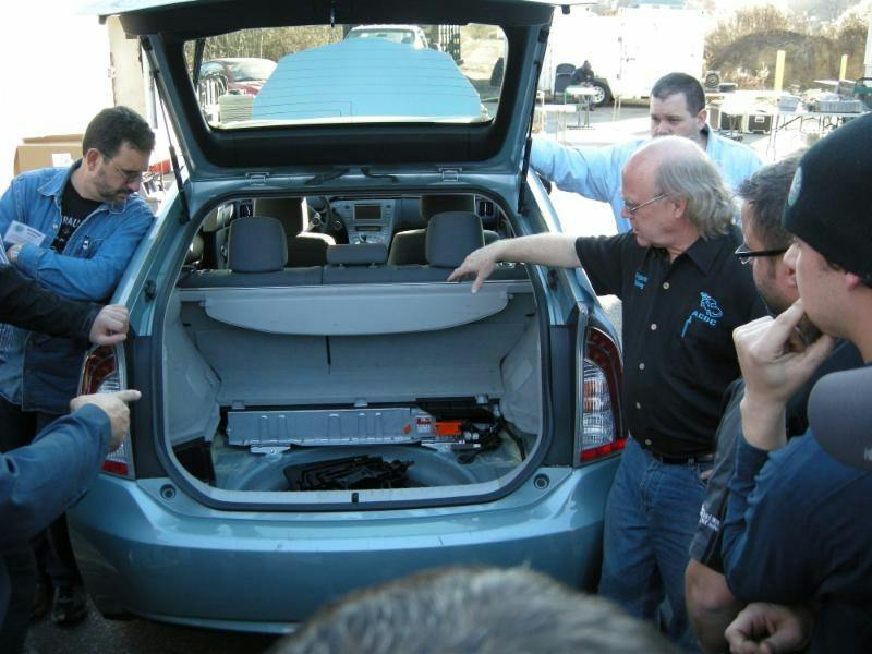 acdc-is-offering-training-for-electric-car-and-hybrid-service